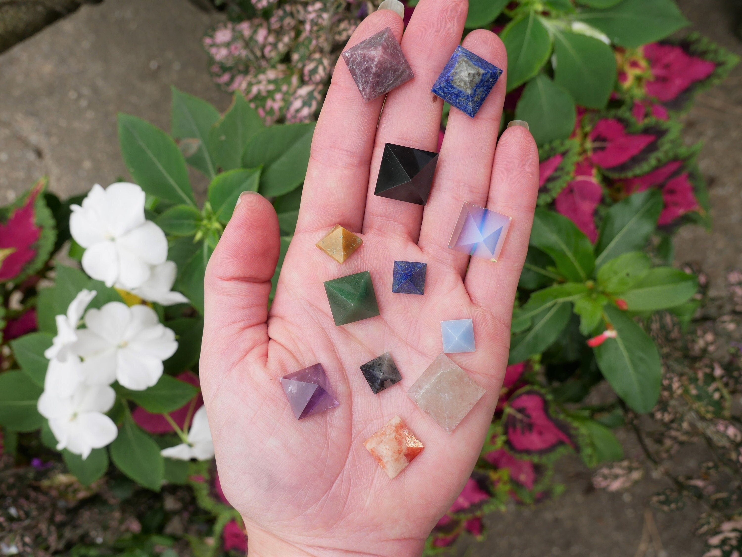 Crystal XS Pyramid Mix - 50 Pyramids – The Healing Sanctuary